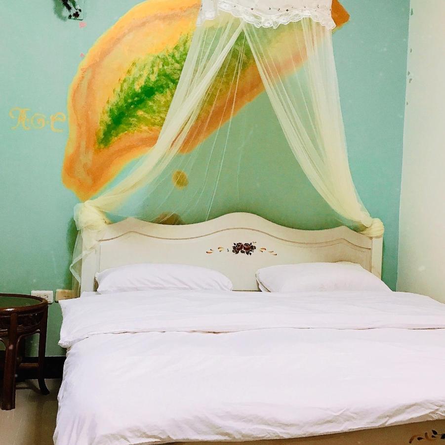 花園夜市易民宿 Tainan Luaran gambar